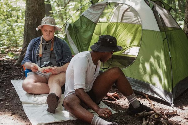 Comment choisir un sac de couchage adapté pour un camping en climat tropical?