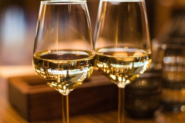 Comment organiser un séjour dans une ferme en Toscane pour des ateliers de fabrication de vin?